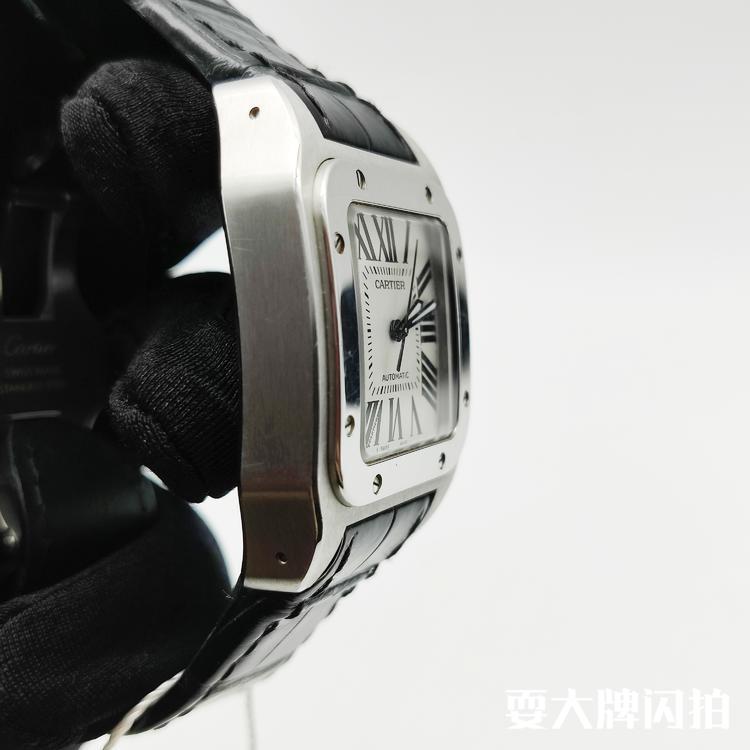 Cartier卡地亚 山度士系列自动机械腕表 Cartier卡地亚山度士系列自动机械腕表，蓝宝石水晶玻璃鳄鱼皮表带，尽显奢华大气，精钢质感高级感十足，公价47600，这枚好价带走 表径：31mm